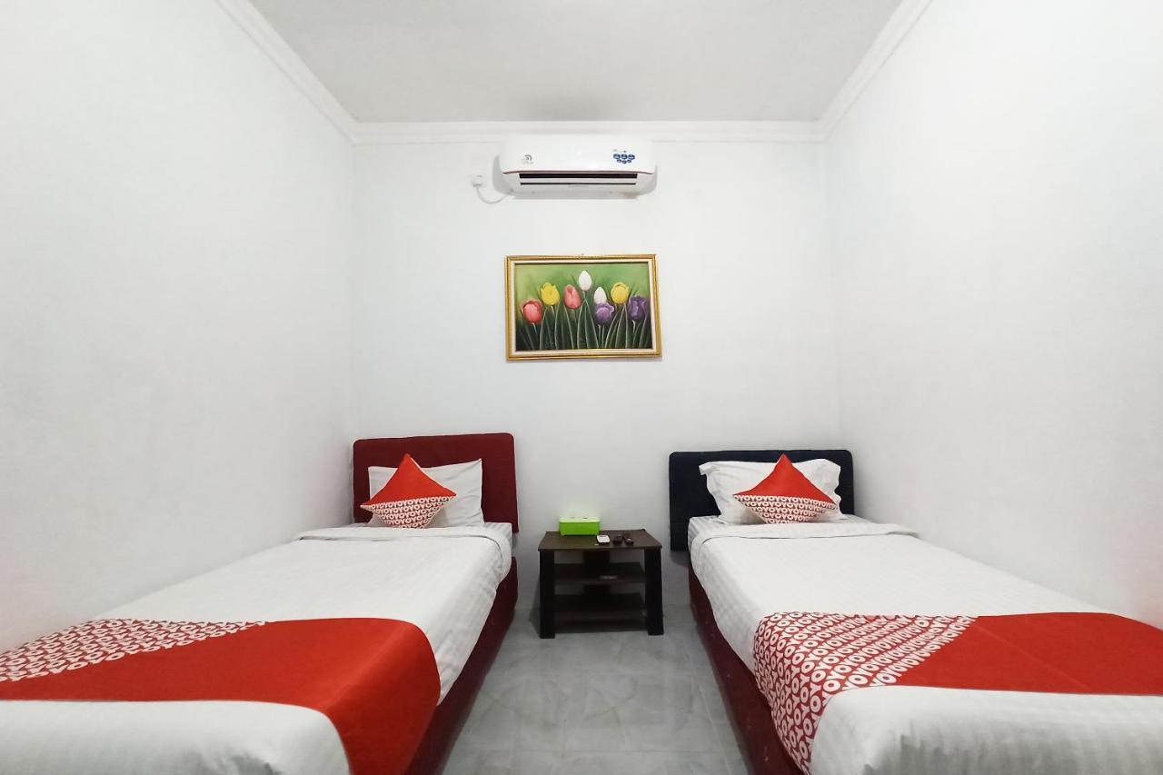 Oyo 2611 Hotel Krui Syariah Esterno foto