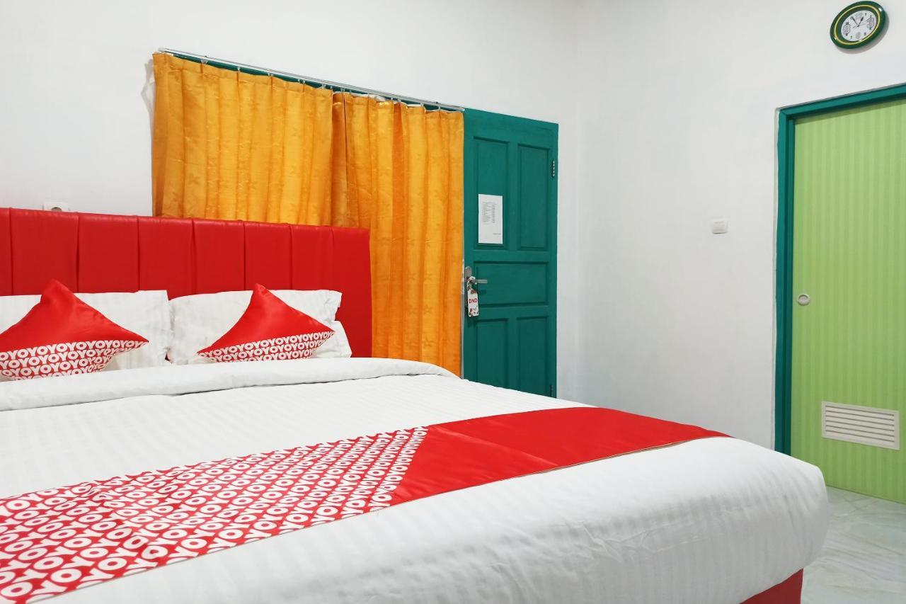 Oyo 2611 Hotel Krui Syariah Esterno foto