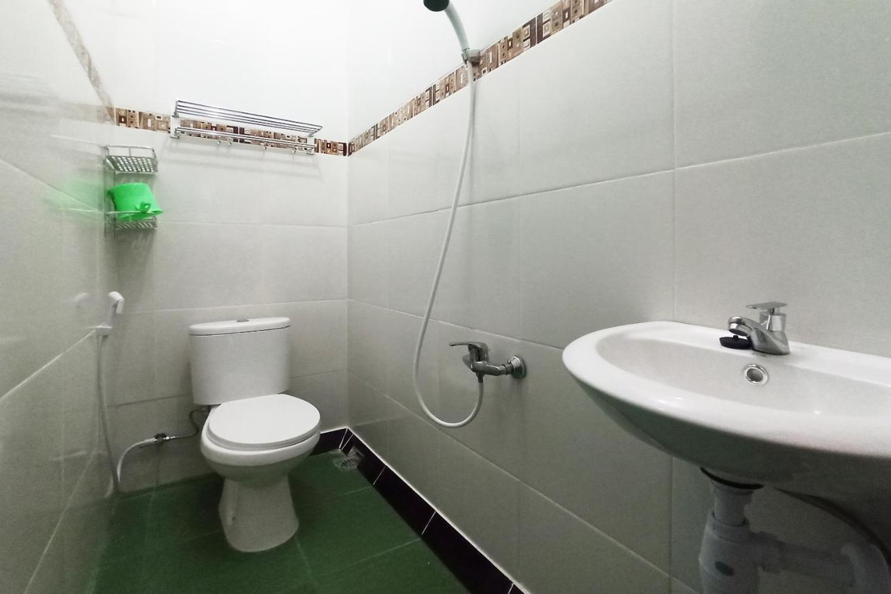 Oyo 2611 Hotel Krui Syariah Esterno foto