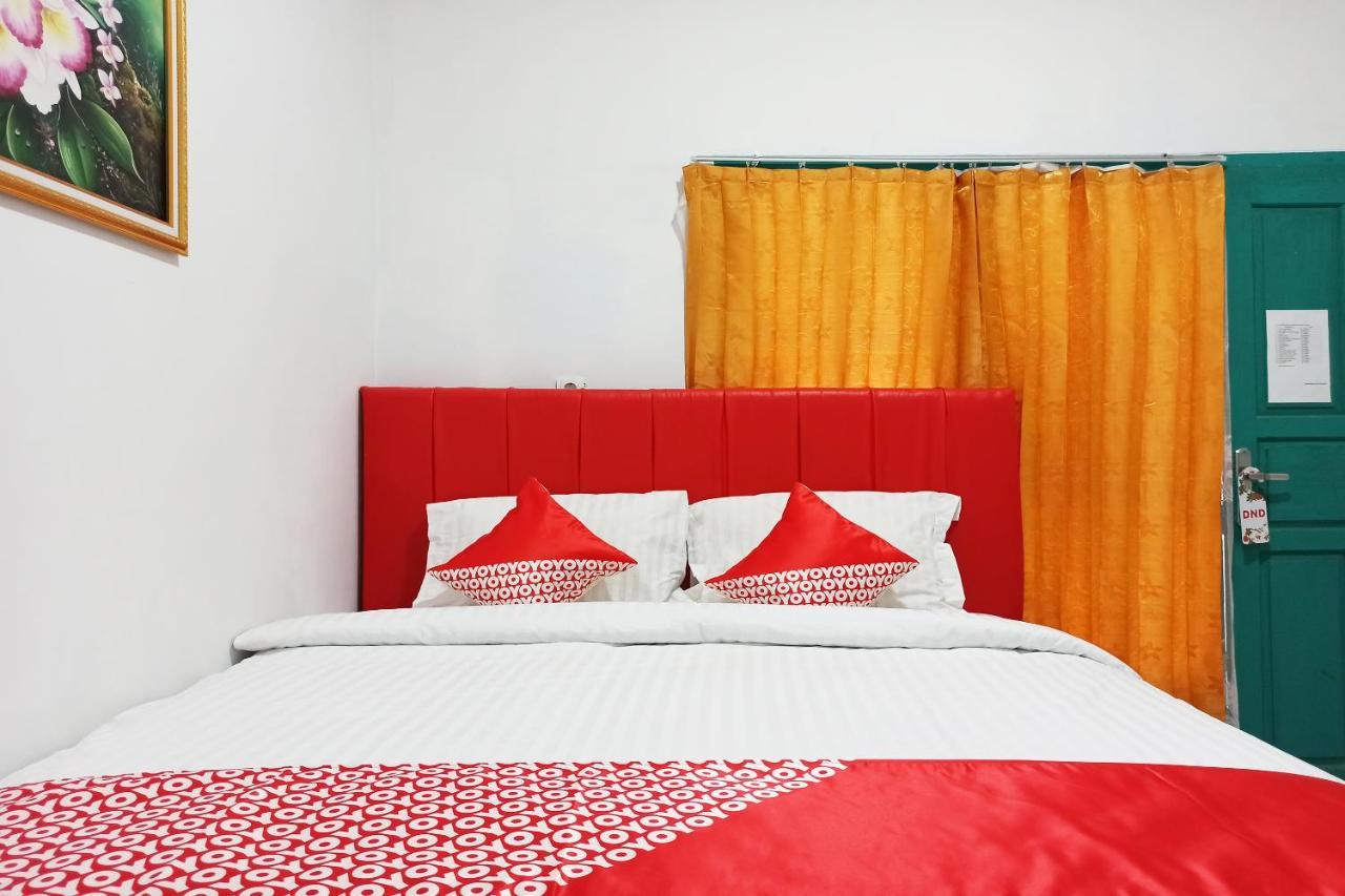 Oyo 2611 Hotel Krui Syariah Esterno foto