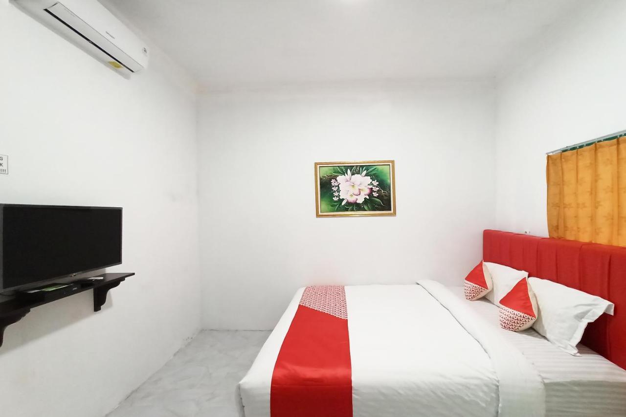 Oyo 2611 Hotel Krui Syariah Esterno foto